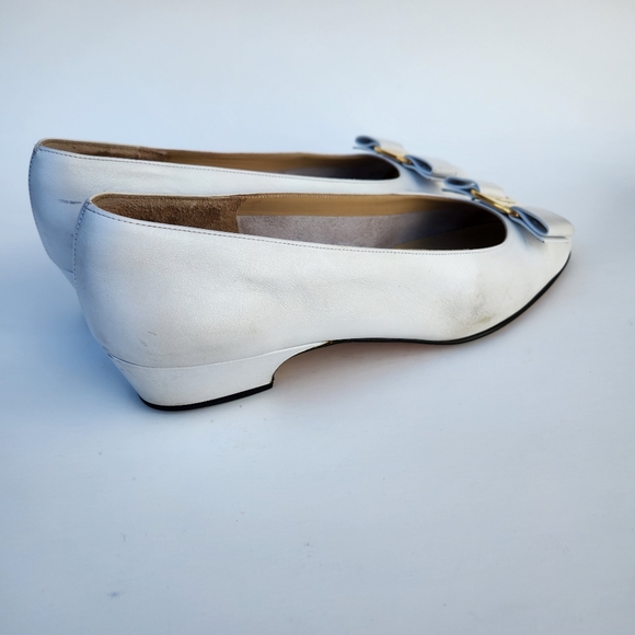 Salvatore Ferragamo Vintage '00 Vara White Leather Flats With Bow - Picture 5 of 15